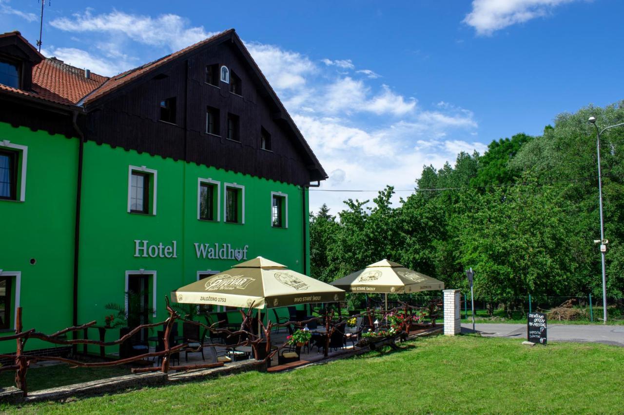 Отель Waldhof Jirikov  Экстерьер фото